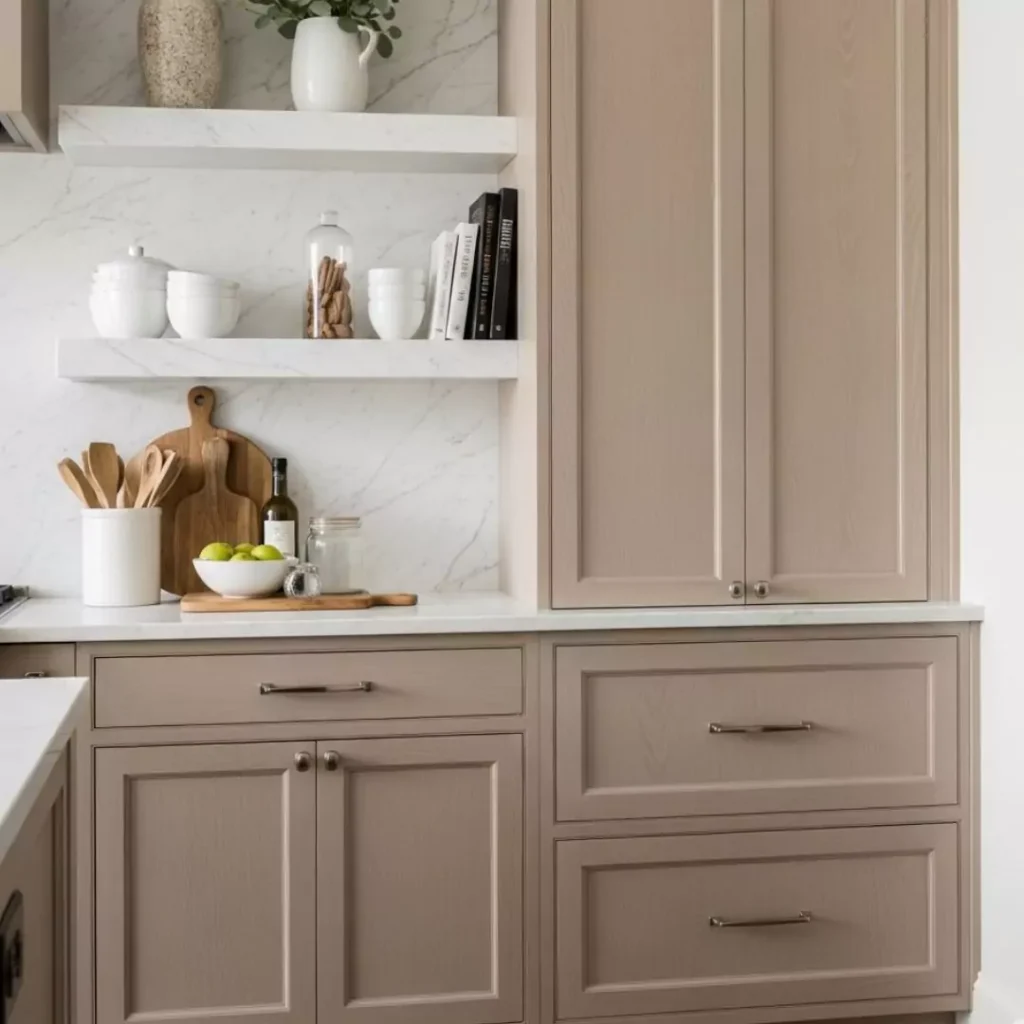 Benjamin Moore Pale Oak (OC-20)