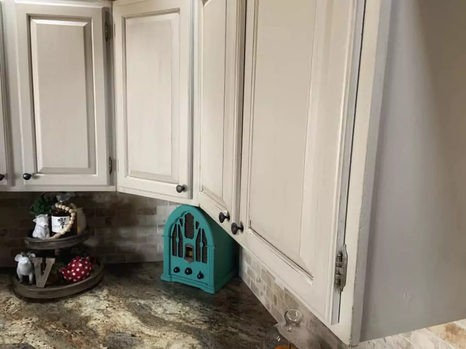 best paint for kitchen cabinets without sanding

