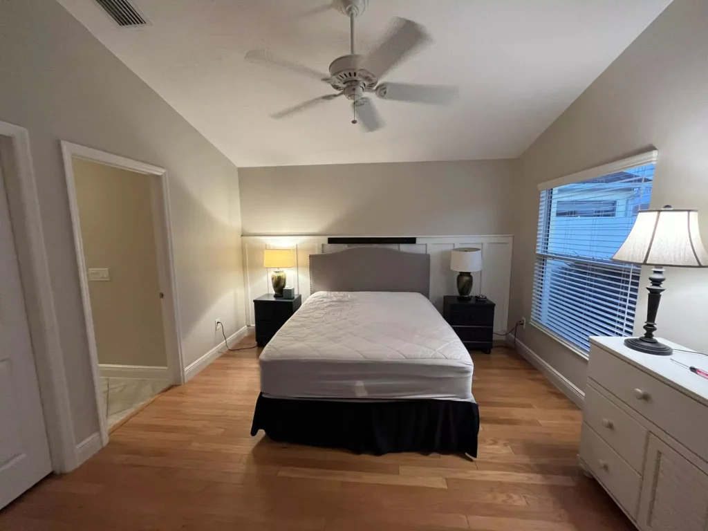 Natural Tan SW 7567 Sherwin-Williams- in bedroom