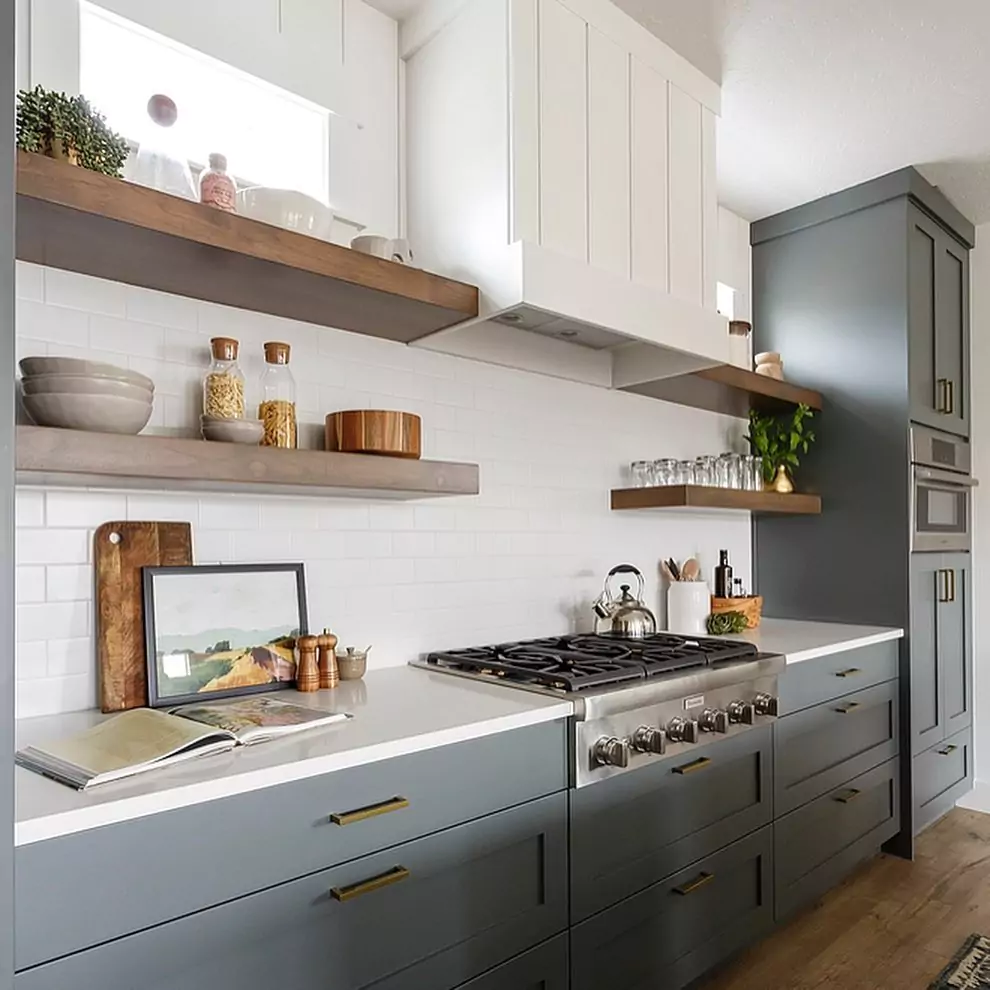 Sherwin Williams Black Fox SW 7020