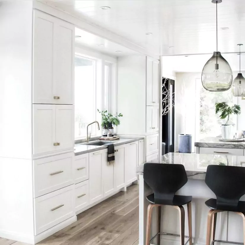 Shoji White SW 7042 by Sherwin-Williams: