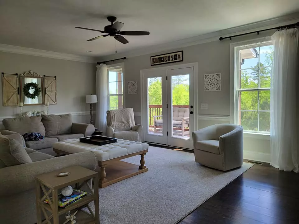 Sherwin-Williams Agreeable Gray SW 7029


