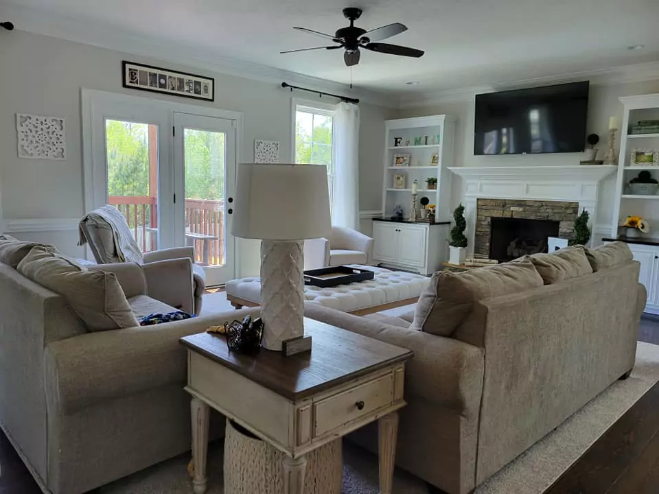 Sherwin-Williams Agreeable Gray SW 7029


