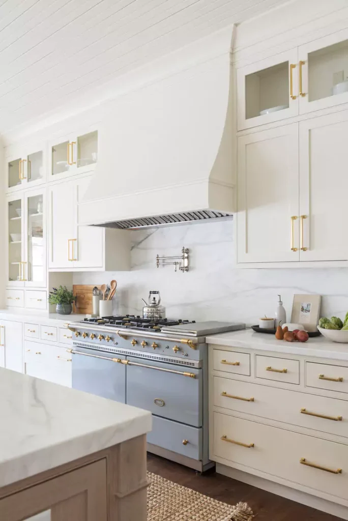 swiss-coffee-vs-white-dove-by-benjamin-moore